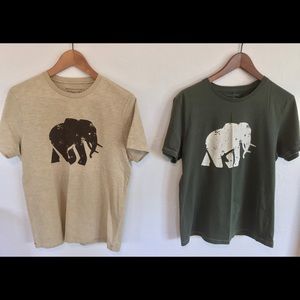 ⭐️PAIR OF BANANA REPUBLIC T-SHIRTS⭐️